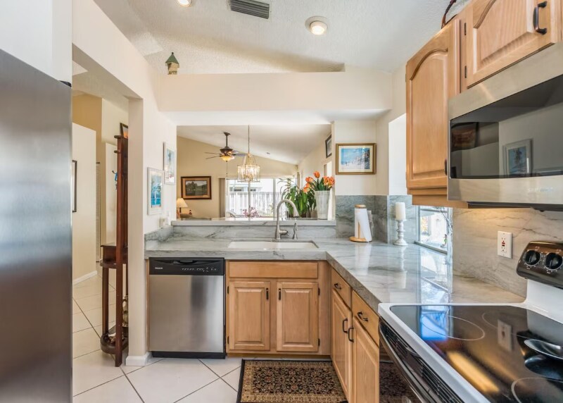 Building Photo - 20 Commodore Pl