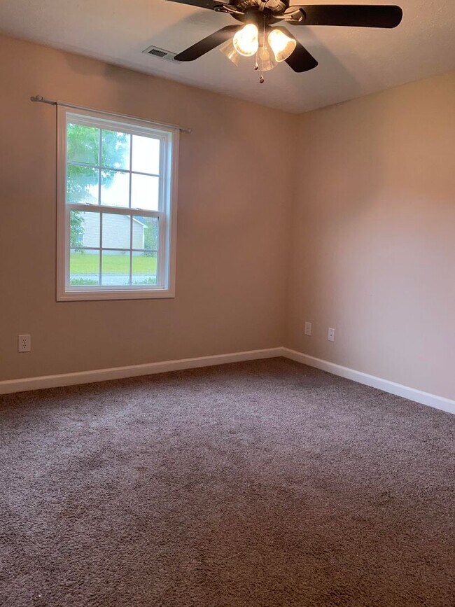 Building Photo - 107 Arrowhead Trail