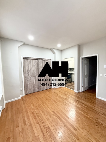 Building Photo - 104 N 10th St