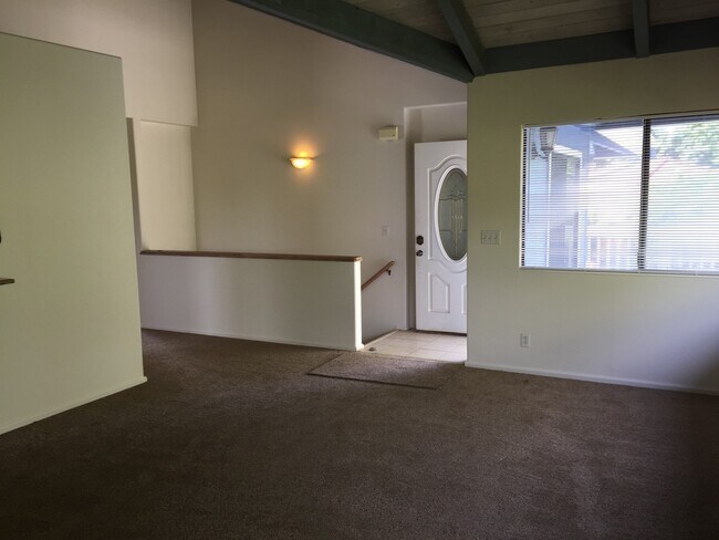 Building Photo - Kahana Three Bedroom/Two bathroom
