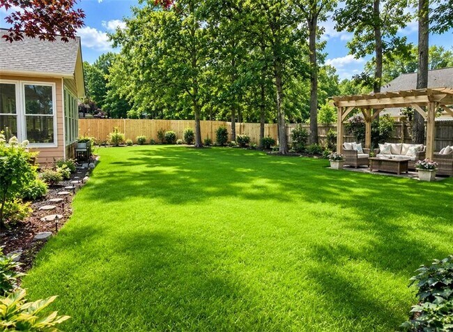 Building Photo - 463 Valleyside Dr