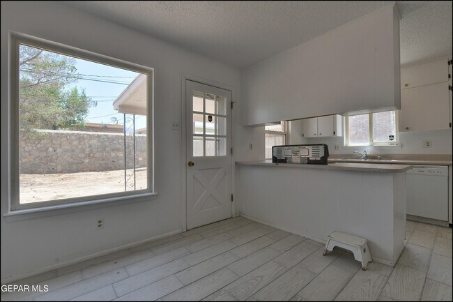 Building Photo - 6913 Pamlico Dr