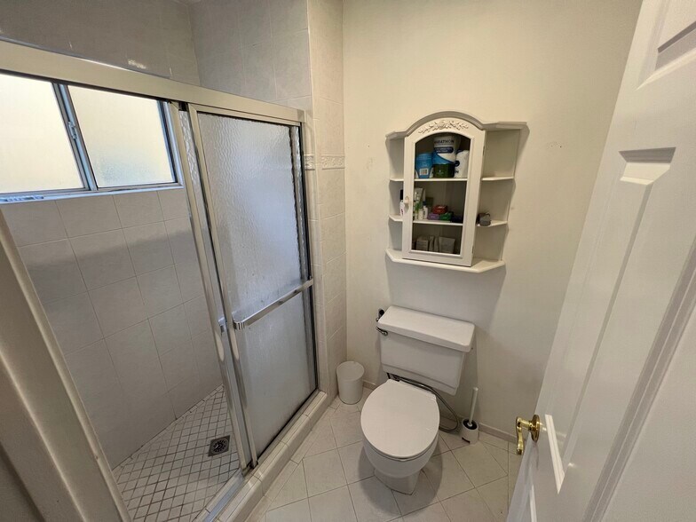 Master Bathroom - 1642 Tahoe Dr