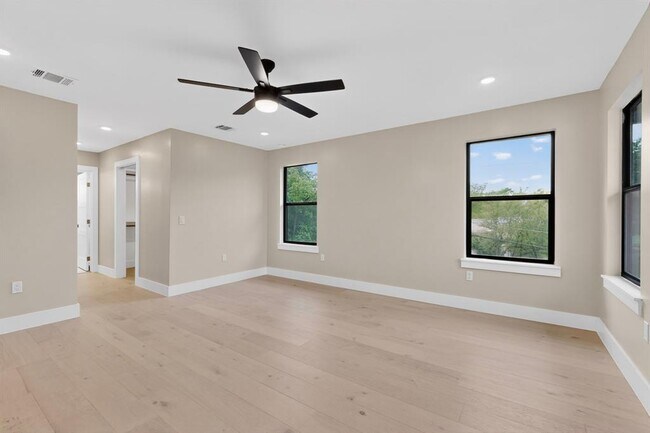 Building Photo - 5018 Highland Ct