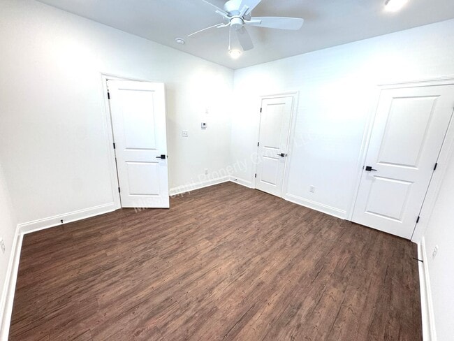 Building Photo - 3BR/3.5BA Stand Alone House in South Grove