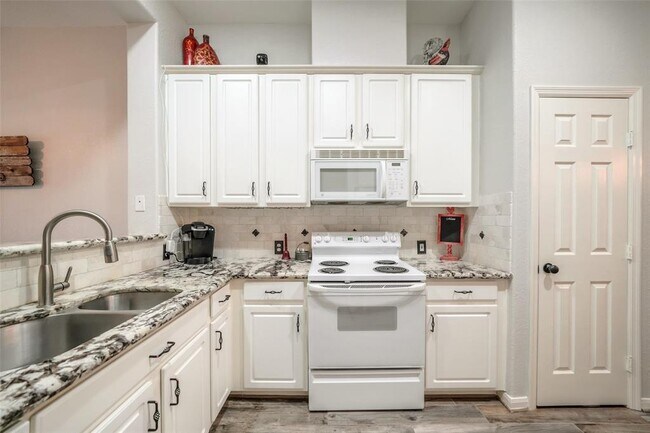 Building Photo - 102 Wintergreen Trail