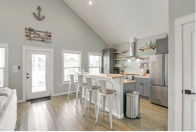 Building Photo - 1049 Sunset Cir