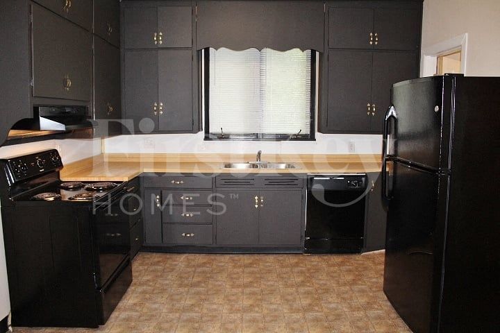 Building Photo - 304 E 4th St