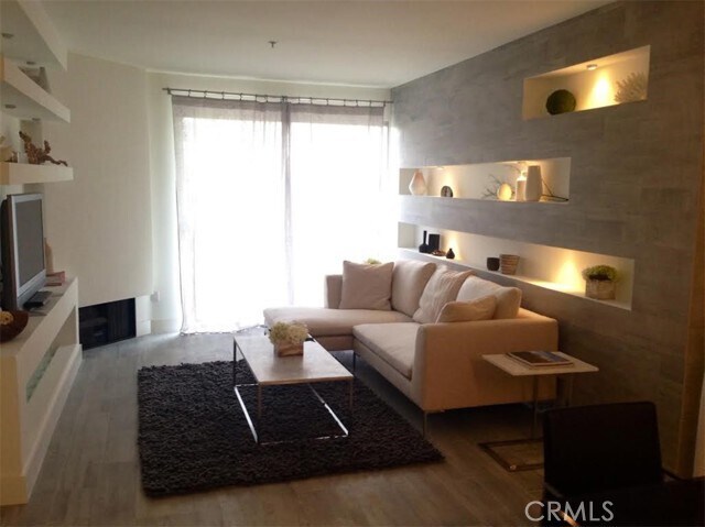 Building Photo - 8811 Burton Way