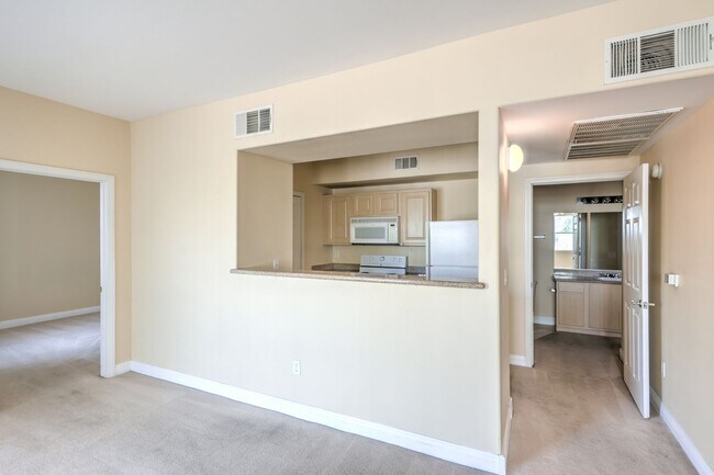 Building Photo - SW- 2 Bedroom Condo!