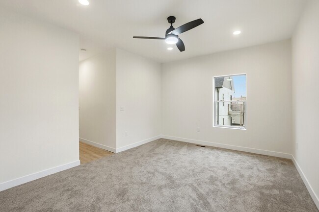 Building Photo - 412 St Clair Ave