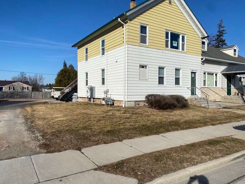 Building Photo - 420 Manitowoc St