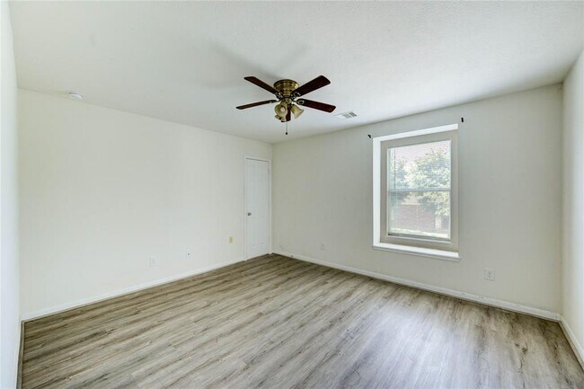 Building Photo - 16003 Peach Bluff Ln