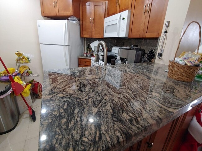 Building Photo - 690 W Park Dr