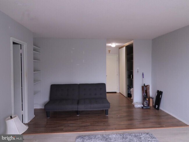 Building Photo - 2059 Huntington Ave