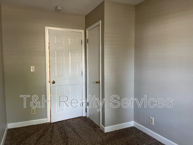 Building Photo - 8238 Wysong Dr