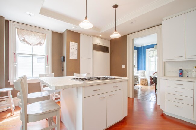 Building Photo - 905 Broad St