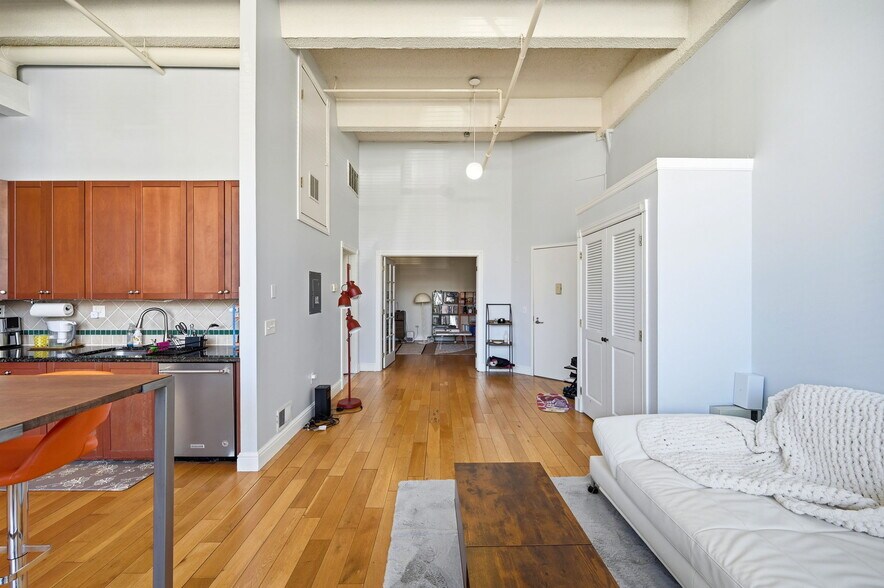 Building Photo - 300 COMMUNIPAW Ave