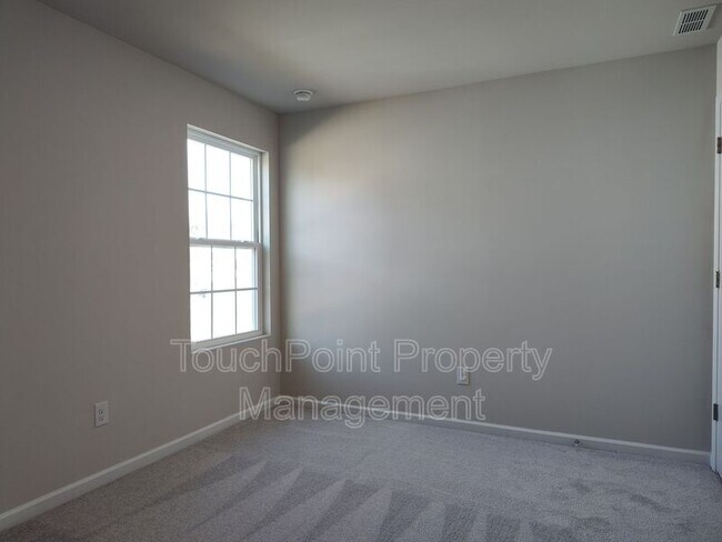 Building Photo - 3247 Crawford Ave