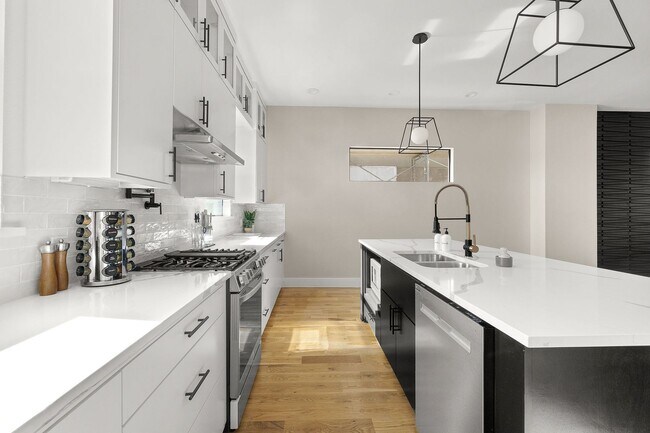 Building Photo - 512 Avenue L