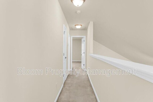 Building Photo - 2649 Lohr Dr