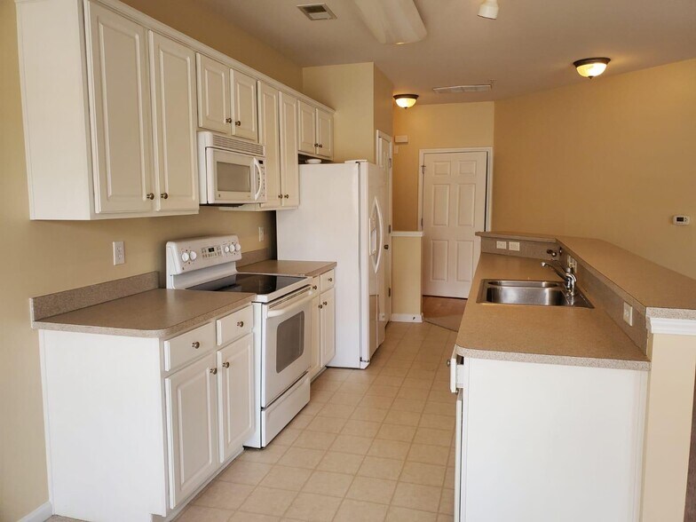 Building Photo - 14624 Via Sorrento Dr