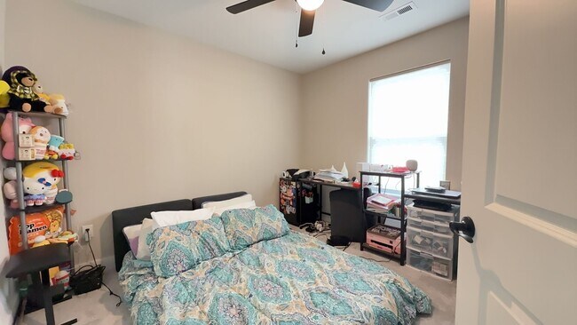 Building Photo - Modern 4-Bedroom Virginia Beach Home Near Town Center!