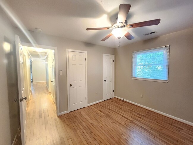 Building Photo - ***FIRST MONTH RENT FREE*** Black Mountain Rentals- Close to Lake Tomahawk and Black Mountain Gol...