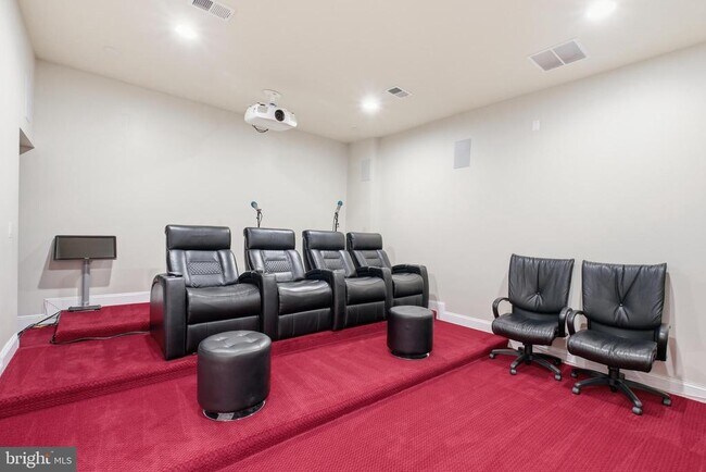 Building Photo - 8735 Brook Rd