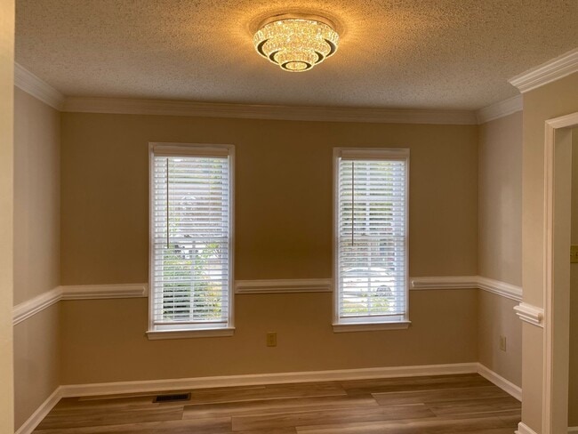 Building Photo - 10 Creekstone Ct