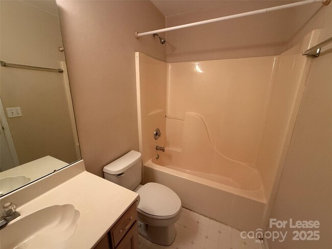 Building Photo - 111 Foxtail Dr