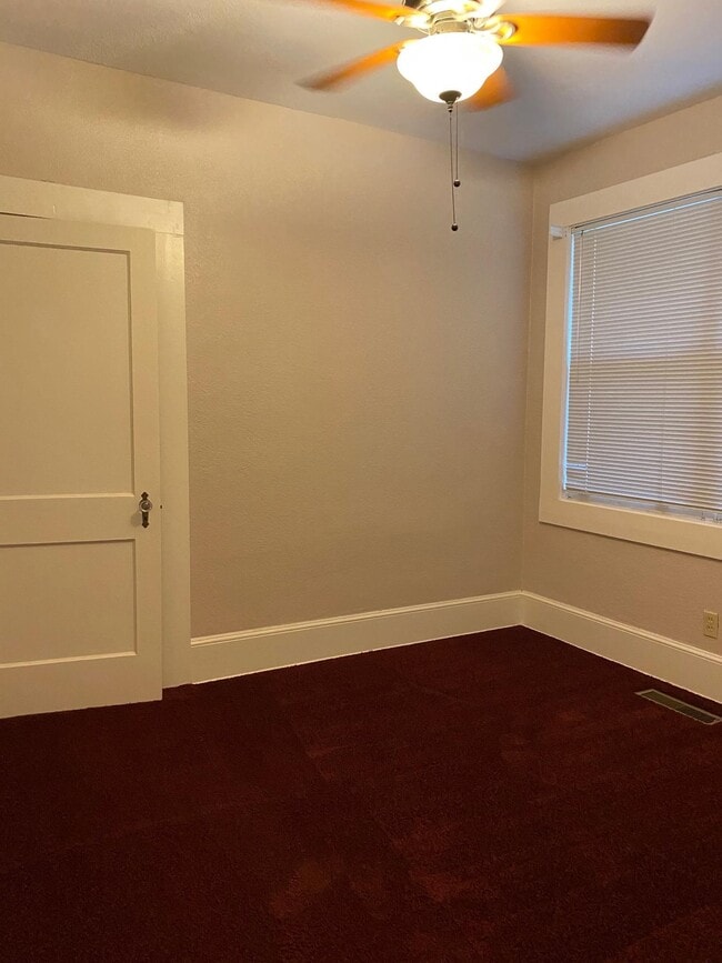 Building Photo - 411 Beard St