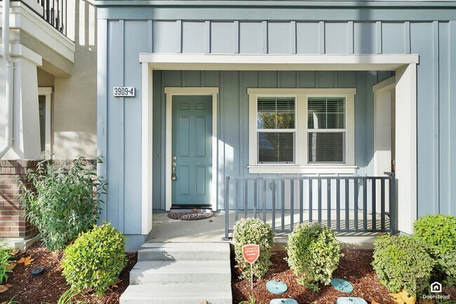 Building Photo - 3909 Portola Cmn