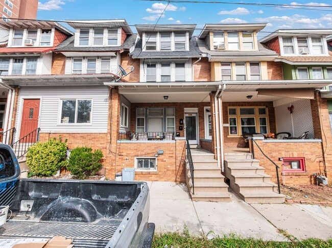 Building Photo - 135 S 15th St