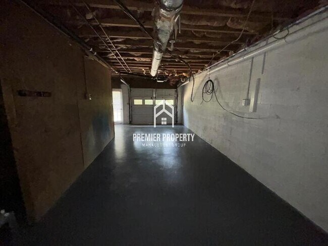Building Photo - 135 Fox Hill Ct