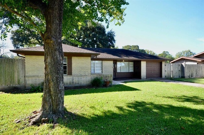 Building Photo - 6229 Tanager St