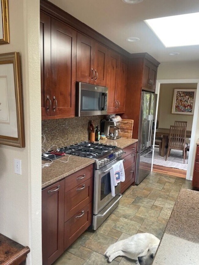 Building Photo - Charming 3 Bedroom 2.5 Bath home in Pismo Heights