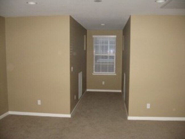 Building Photo - Mountain House Home Spacious 4 Bedroom, 3 ...