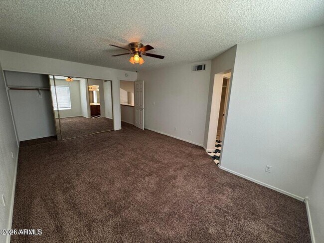 Building Photo - 4053 E Woodland Dr