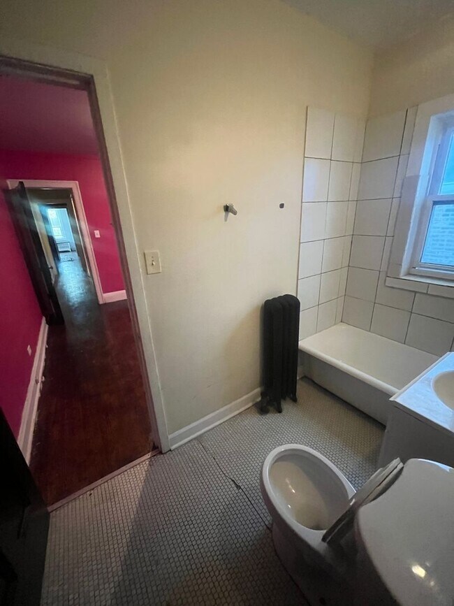 Building Photo - 7346 S Phillips Ave