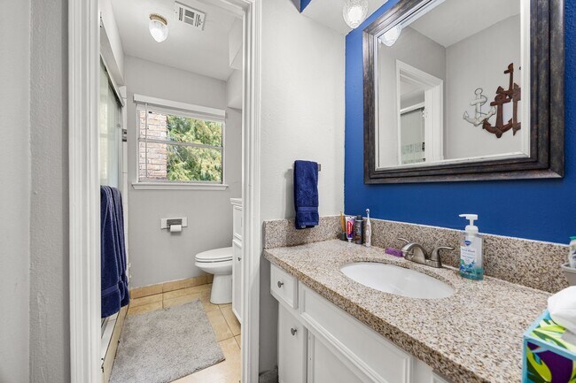 Building Photo - 6514 Vialinda Dr