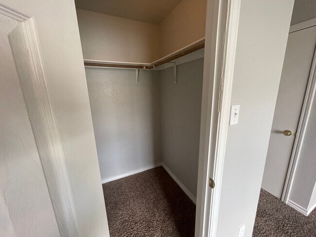 Building Photo - 24 Bratton Dr