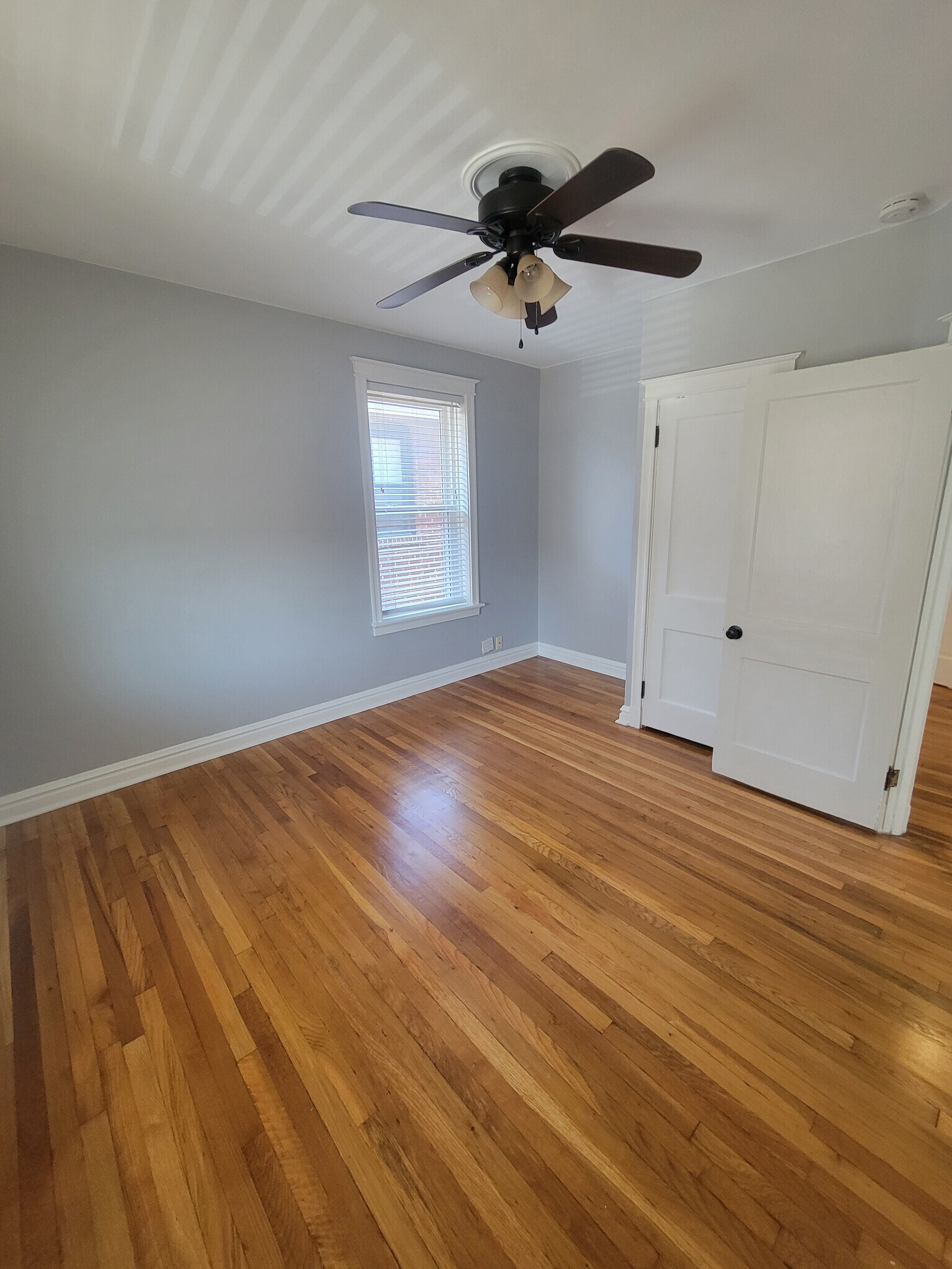 Master Bedroom - 4938 Tholozan Ave