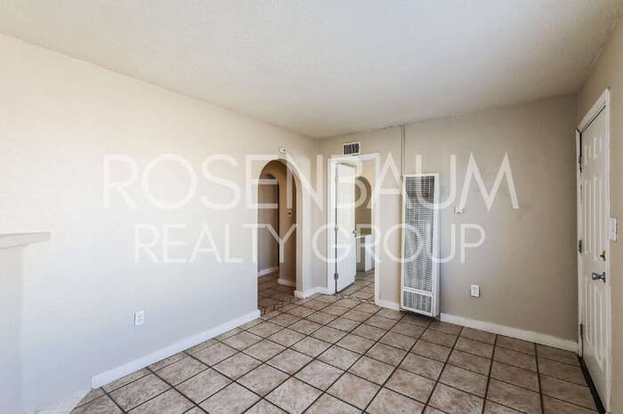 Building Photo - 302 W Flores St