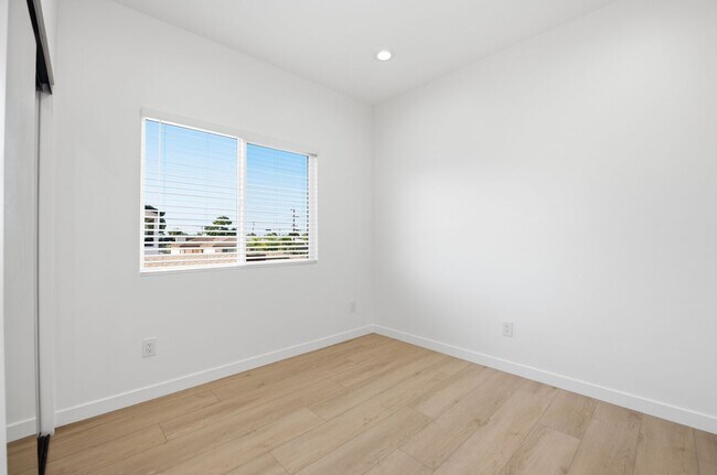 Building Photo - 6916 Eberhart St
