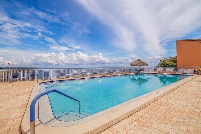 Building Photo - 7430 Sunshine Skyway Ln S