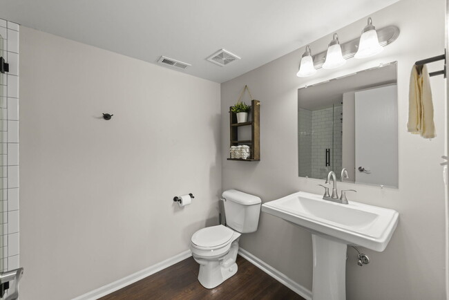 Building Photo - 16505 Timberview Dr