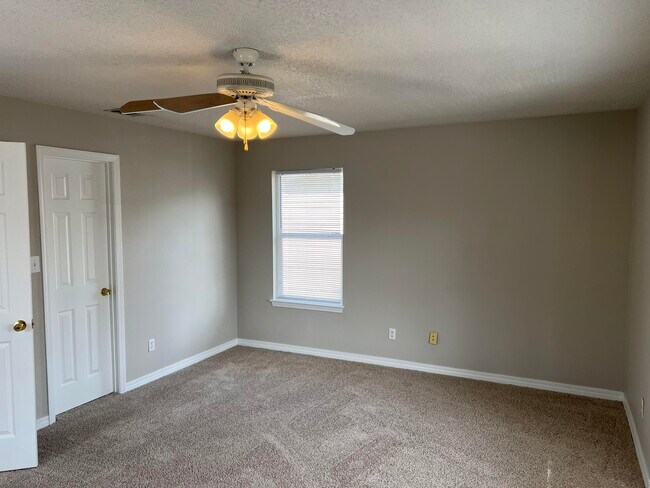 Building Photo - 9 Lantana Ct