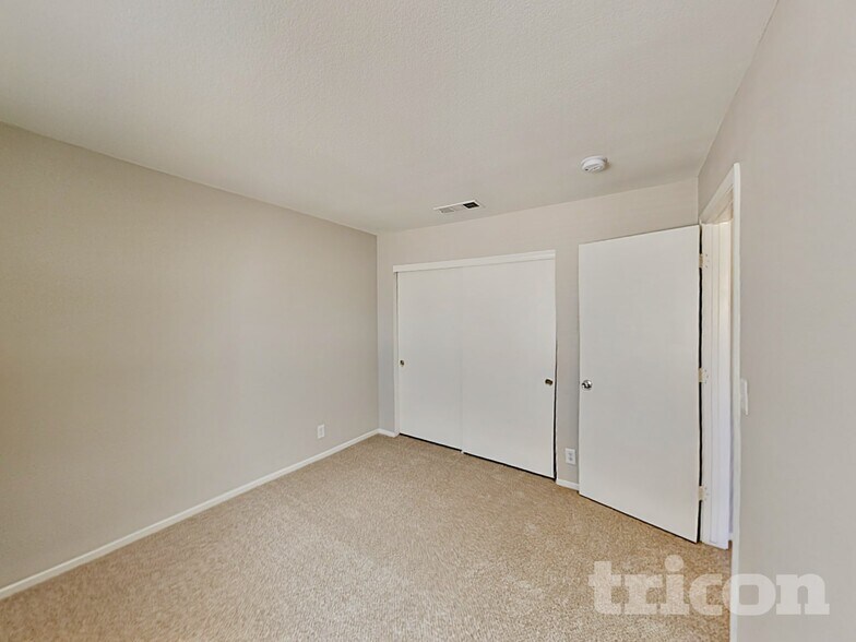 Building Photo - 6619 Clover Wood Ln