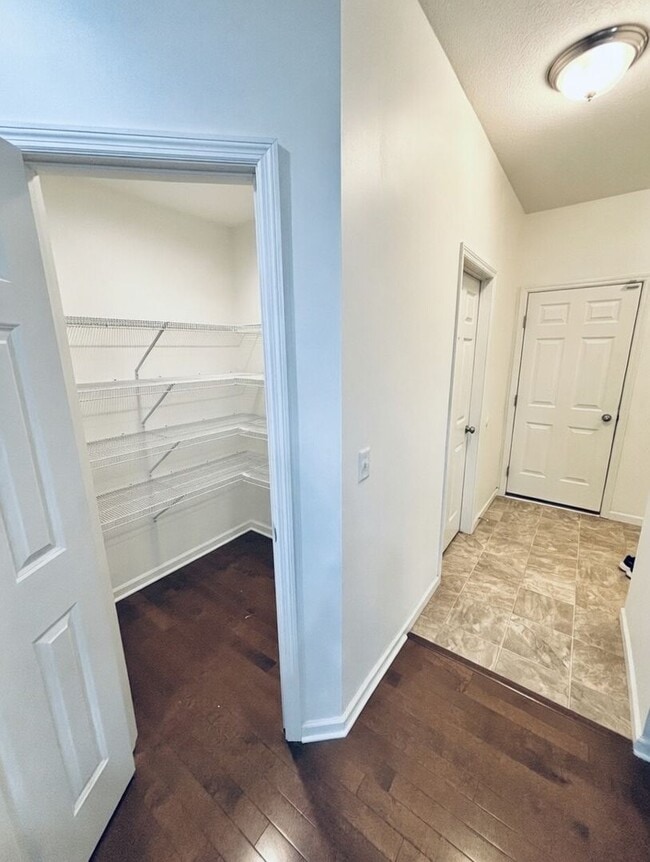 Building Photo - Beautiful 4 Bedroom Single Family Home in Prime Shakopee Neighborhood